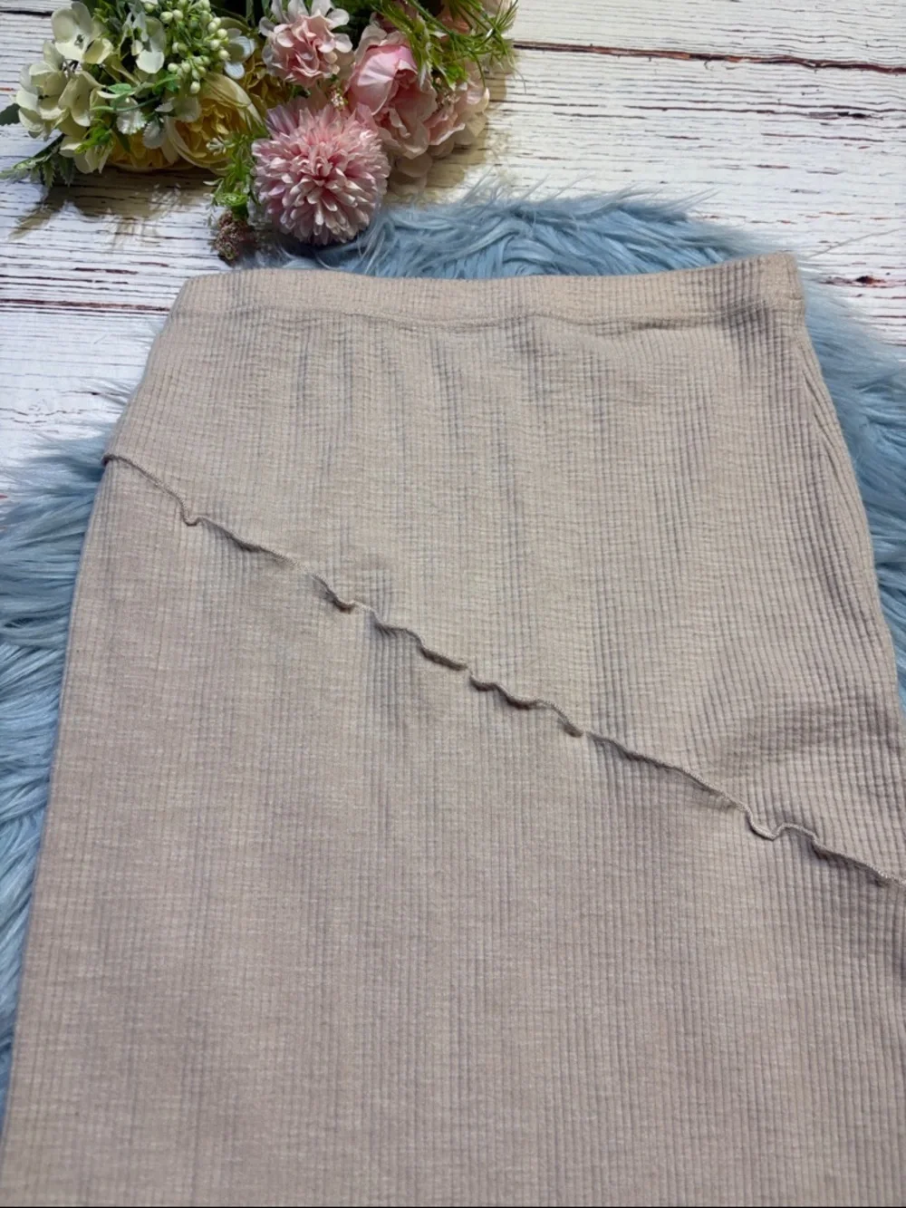 Princess Polly Beige Ribbed Stretch Side Slit Maxi Skirt sz 4